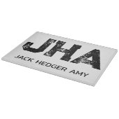 MINIMALISTISCHES SCHWARZES DREIBUCHSTABEN-MONOGRAM SCHNEIDEBRETT (Ecke)