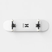 MINIMALISTISCHES SCHWARZES EIN-BUCHSTABEN-MONOGRAM SKATEBOARD (Horizontal)