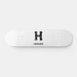 MINIMALISTISCHES SCHWARZES EIN-BUCHSTABEN-MONOGRAM SKATEBOARD