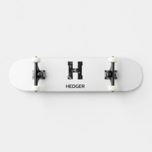 MINIMALISTISCHES SCHWARZES EIN-BUCHSTABEN-MONOGRAM SKATEBOARD