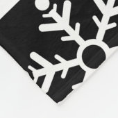 Minimalistisches Schwarzweiss-Schneeflockemuster Fleecedecke (Ecke)