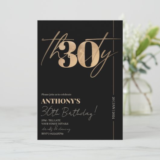 Minimalistisches Script Black & Gold 30. Geburtsta Einladung (Stehend Vorderseite)