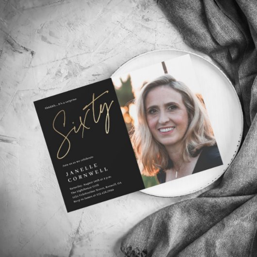 Minimalistisches Script Black und Gold 60. Foto Einladung