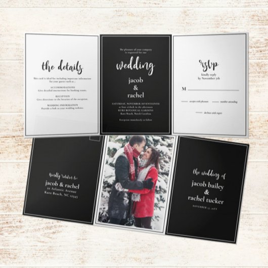 Minimalistisches Script Black & White Wedding Dreifach Gefaltete Einladung