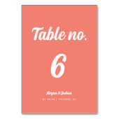 Minimalistisches Script Coral Pink Hochzeit Tischnummer (Vorderseite)