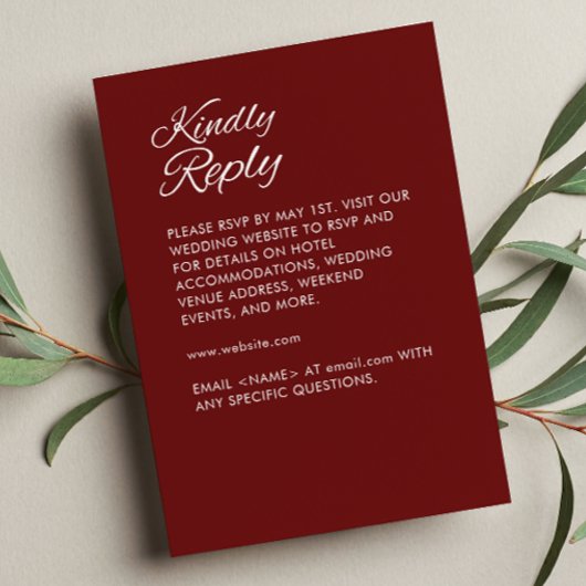 Minimalistisches Script Crimson Red Wedding RSVP Karte