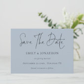 Minimalistisches Script Dusty Blue Save the Date (Stehend Vorderseite)