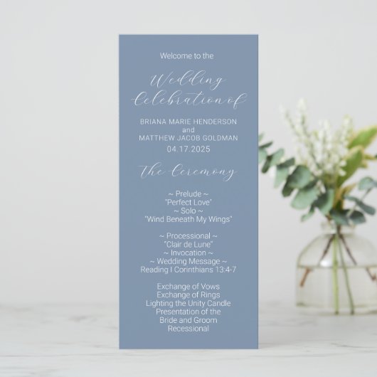 Minimalistisches Script Dusty Blue Wedding Program Programm (Stehend Vorderseite)