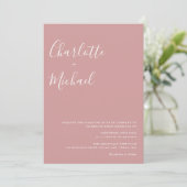 Minimalistisches Script Dusty Rose Foto Hochzeit Einladung (Stehend Vorderseite)