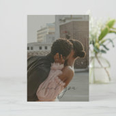 Minimalistisches Script-Flachbildschirm Foto Danke Einladung (Stehend Vorderseite)