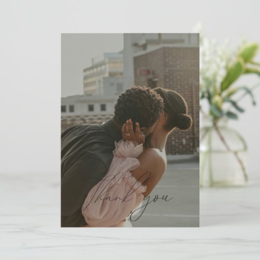 Minimalistisches Script-Flachbildschirm Foto Danke Einladung (Stehend Vorderseite)