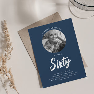 Minimalistisches Script Foto 60. Geburtstag Navy B Einladung