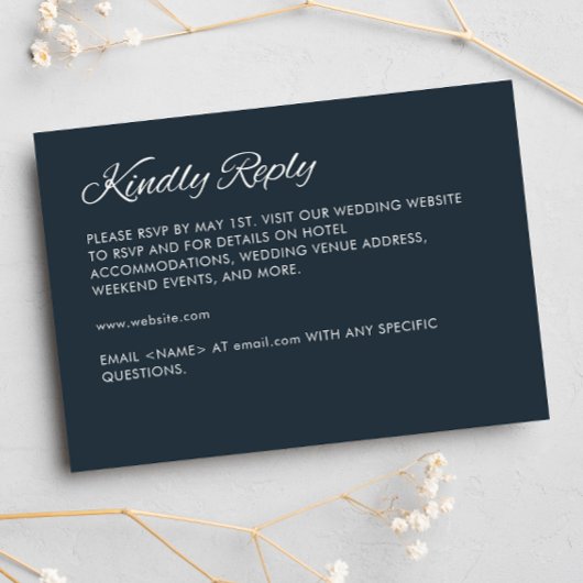 Minimalistisches Script Gunmetal Blue Wedding RSVP Karte