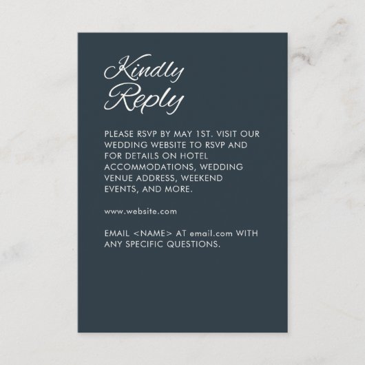 Minimalistisches Script Gunmetal Blue Wedding RSVP Karte (Vorderseite)