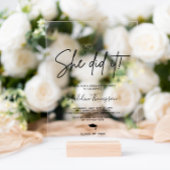 Minimalistisches Script Heart Sie tat es Abschluss Acryleinladungen