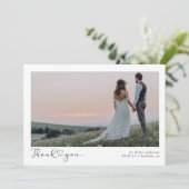 Minimalistisches Script Heart Wedding Foto Dankeskarte (Stehend Vorderseite)