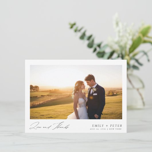 Minimalistisches Script-Hochzeitsskripte-Foto Dankeskarte (Stehend Vorderseite)