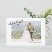 Minimalistisches Script-Hochzeitsszenario-Foto Dankeskarte (Stehend Vorderseite)