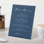 Minimalistisches Script Navy Blue Wedding Bar Menu Sockelschild (In SItu)
