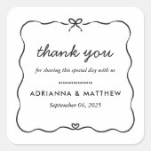 Minimalistisches Script Niedlich Bow Herzrahmen Vi Quadratischer Aufkleber (Vorderseite)