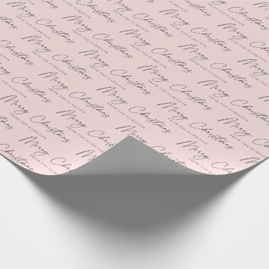 Minimalistisches Script Pastel Pink Frohe Weihnach Geschenkpapier (Ecke)
