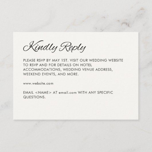 Minimalistisches Script Soft White Wedding RSVP Karte (Vorderseite)