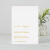 Minimalistisches Script White Modern Wedding Gold Folieneinladung (Stehend vorne)