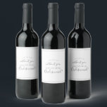 Minimalistisches Silberüberdacht Vorschlag Weineti Weinetikett<br><div class="desc">Dieses minimalistisch silberne Brautwein-Label ist perfekt für eine einfache Hochzeit. Das moderne romantische Design besticht durch klassische silbergraue und weiße Typografie gepaart mit einer rustikalen und eleganten Kalligraphie mit Vintagem handgeschriebenem Stil. Anpassbar in jeder Farbe. Behalt das Design einfach und elegant, wie es ist, oder personalisiere es durch Hinzufügen von...</div>
