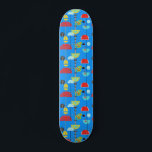Minimalistisches Skateboard für moderne Künstler<br><div class="desc">Dieses Minimalistische Skateboard der Modernen Kunst ist der perfekte Mix aus modernen, abstrakten Formen und Kitsch. Das minimalistische Design der 1960er Jahre zeichnet sich durch ein helles Kobaltblau aus, das normalerweise nur auf Vintagen Fliegeruniformen zu sehen ist. Das lebhafte Blau bildet den Hintergrund für eine Vielzahl von Formen in Rot,...</div>