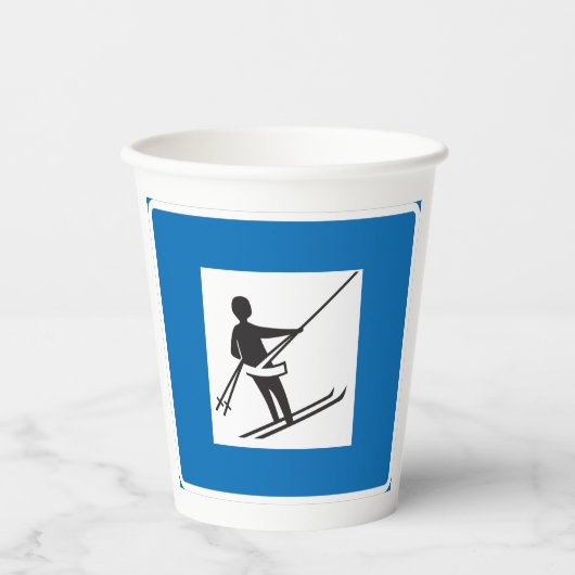 Minimalistisches Skilift-Symbol mit blauer Grenze Pappbecher (Vorderseite)