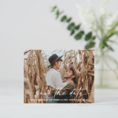 Minimalistisches Skript-Foto Hochzeit speichern Si Ankündigungspostkarte (Stehend Vorderseite)