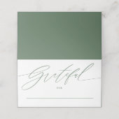 Minimalistisches Skript Grün dankbar für Erntedank Platzkarte (Außenseite Aufgefaltet)