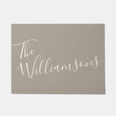 Minimalistisches Skript Personalisiert Name Taupe Fußmatte (Vorderseite)