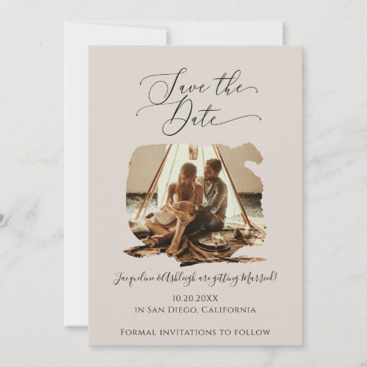 Minimalistisches Skript Pinselstrich Stroke Taupe  Save The Date (Vorderseite)