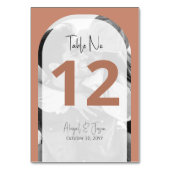 Minimalistisches Terra Cotta Arched Wedding Foto Tischnummer (Vorderseite)