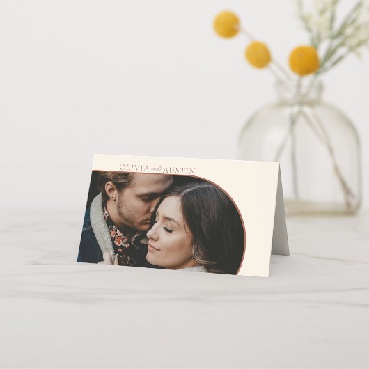 Minimalistisches Terracotta Arch Foto Hochzeitgäst Platzkarte