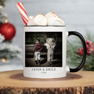 Minimalistisches Vintage-Weihnachten mit einem Fot Kaffeetasse