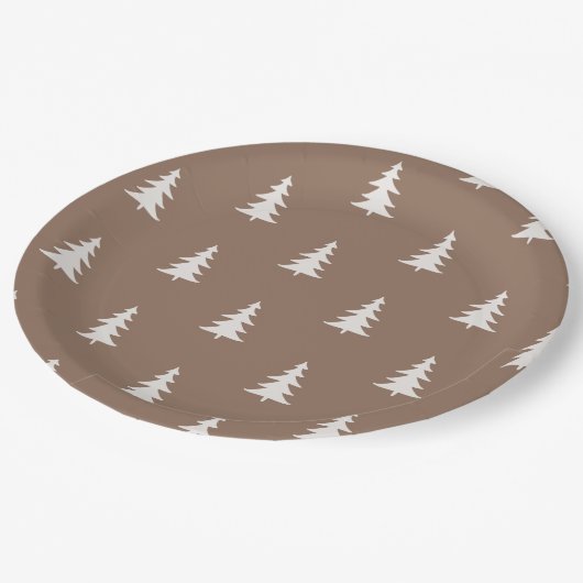 Minimalistisches Waldbraun-rustikales Kiefernmuste Pappteller (Schrägansicht)