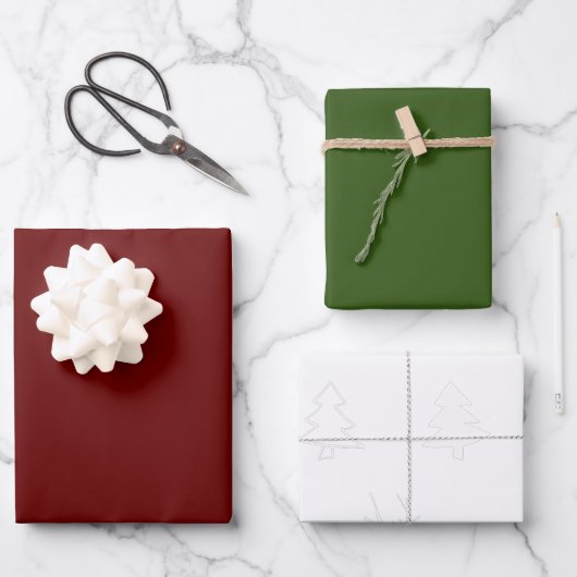 Minimalistisches Weihnachtsweih in den Bäumen Rote Geschenkpapier Set (Vorderseite)