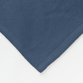 Minimalistisches Weiße Rentiermuster auf blau Fleecedecke (Ecke)