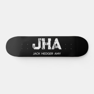 MINIMALISTISCHES WEIßES DREIBUCHSTABIGES MONOGRAMM SKATEBOARD