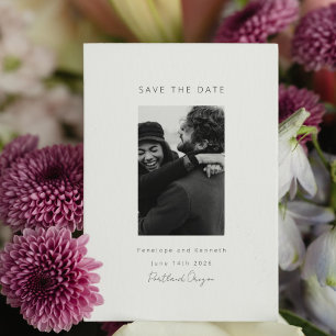 Minimalistisches weißes Foto-Porträt-Hochzeitspaar Save The Date