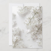 Minimalistisches weißes Gipskraut Moderne Hochzeit Einladung (Rückseite)