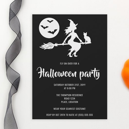 Minimalistisches weißes Halloween-Party Einladung