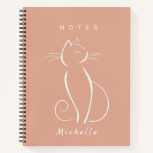 Minimalistisches weißes Katze auf rosa Notizbuch m