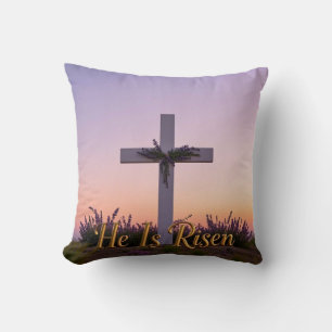 Minimalistisches weißes Kreuz mit Lavendel Kissen