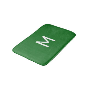 Minimalistisches weißes Monogramm auf grün Badematte