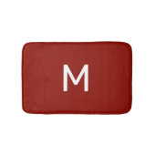 Minimalistisches weißes Monogramm auf Rot Badematte (Vorderseite)