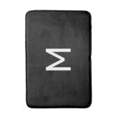 Minimalistisches weißes Monogramm auf schwarz Badematte (Vorderseite Vertikal)