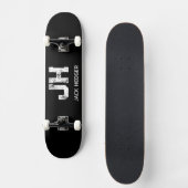 MINIMALISTISCHES WEIßES ZWEI-BUCHSTABEN-MONOGRAMM  SKATEBOARD (Vorderseite)